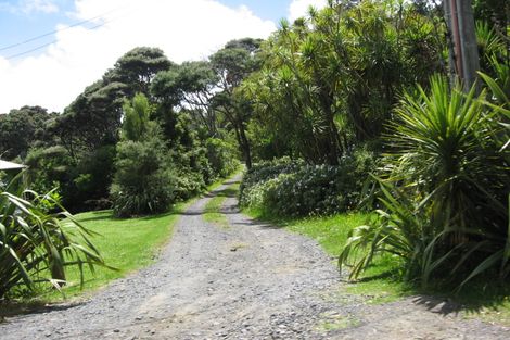 Photo of property in 106 Domain Crescent, Muriwai, Waimauku, 0881