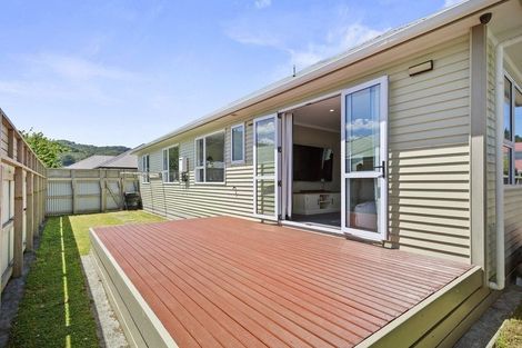 Photo of property in 5 Best Street, Wainuiomata, Lower Hutt, 5014