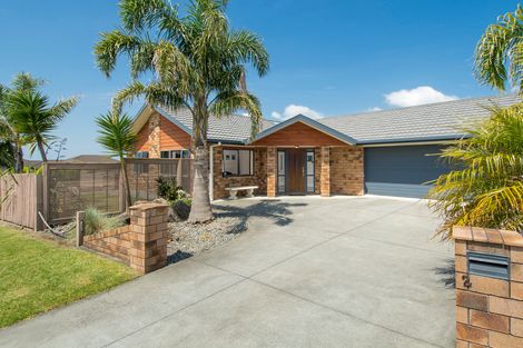 Photo of property in 2 Waterside Drive, Pyes Pa, Tauranga, 3112
