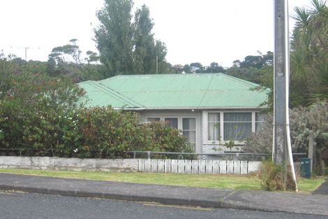 Photo of property in 34 Peach Road, Glenfield, Auckland, 0629