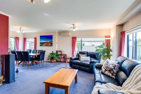 Photo of property in 16 Forbury Way, Taradale, Napier, 4112