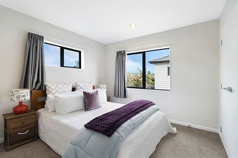 Photo of property in 105 Lincoln Park Avenue, Massey, Auckland, 0614