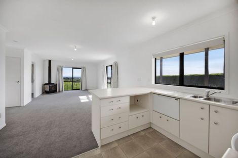 Photo of property in 902 Ararata Road, Ararata, Hawera, 4674