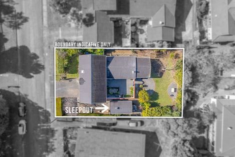 Photo of property in 10 Kakariki Grove, Waikanae, 5036