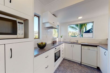 Photo of property in 1/10a Commodore Parry Road, Castor Bay, Auckland, 0620
