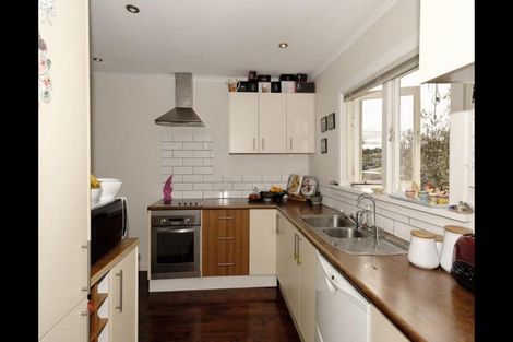 Photo of property in 24 Matipo Road, Te Atatu Peninsula, Auckland, 0610