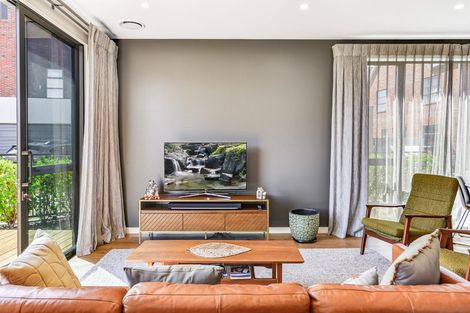 Photo of property in 2 Garland Lane, Leamington, Cambridge, 3432