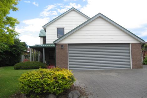 Photo of property in 32 Connemara Drive, Northwood, Christchurch, 8051