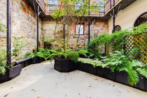 Photo of property in 4/5 Jetty Street, Dunedin Central, Dunedin, 9016