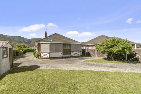 Photo of property in 35 Hewer Crescent, Naenae, Lower Hutt, 5011