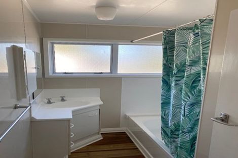 Photo of property in 18 Church Street, Waipawa, 4210