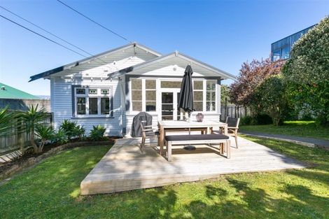Photo of property in 16 Ranui Crescent, Khandallah, Wellington, 6035