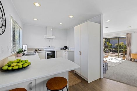 Photo of property in 18 Edgeworth Road, Glenfield, Auckland, 0629