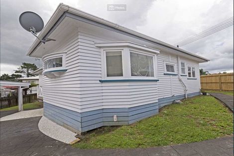 Photo of property in 23 Luckens Road, West Harbour, Auckland, 0618