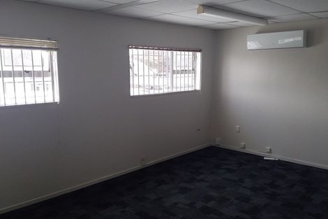 Photo of property in 2/98 Great South Road, Manurewa, Auckland, 2102