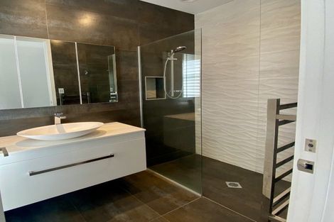 Photo of property in 13 Waitemata Drive, One Tree Point, 0118