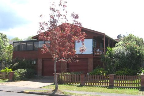 Photo of property in 33 Lagoon Way, West Harbour, Auckland, 0618