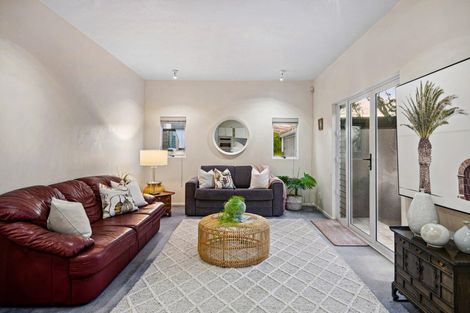 Photo of property in 27c Heathcote Road, Castor Bay, Auckland, 0620