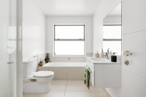 Photo of property in 1 Butterworth Crescent, Papamoa Beach, Papamoa, 3118