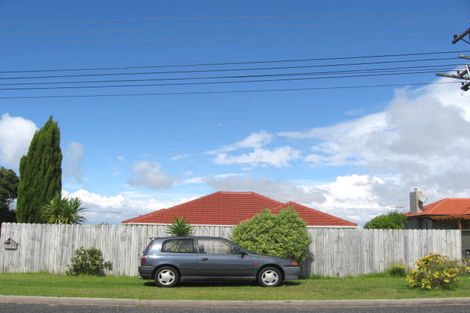Photo of property in 1/15 Ridge Road, Waiake, Auckland, 0630