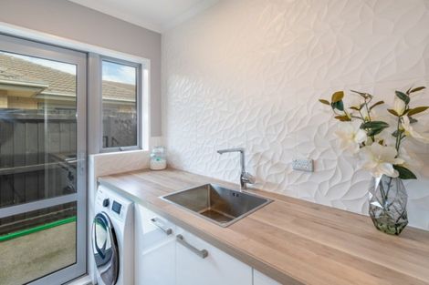 Photo of property in 31a Mataroa Place, Parklands, Christchurch, 8083