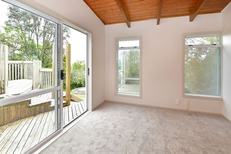 Photo of property in 2127 East Coast Road, Stillwater, Silverdale, 0993