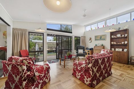 Photo of property in 8a Gemini Place, Kawaha Point, Rotorua, 3010