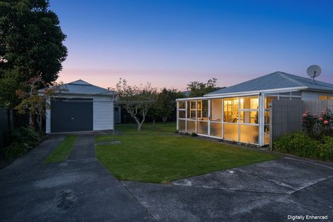 Photo of property in 12 Nimmo Avenue West, Waikanae, 5036