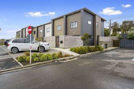 Photo of property in 9u1 Surrey Street, Tawa, Wellington, 5028