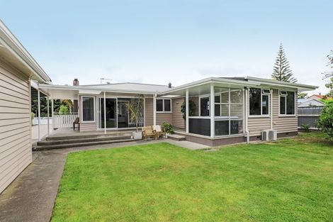 Photo of property in 27 Hammond Road, Taradale, Napier, 4112