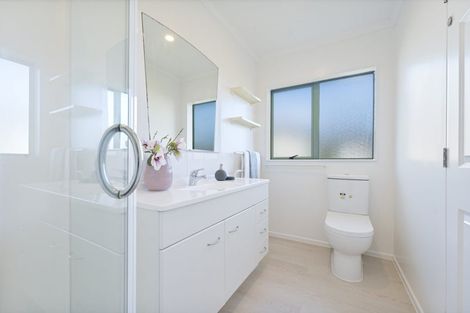 Photo of property in 29 Carling Avenue, Massey, Auckland, 0614