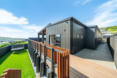 Photo of property in 16 Te Hoiere Street, Aotea, Porirua, 5024