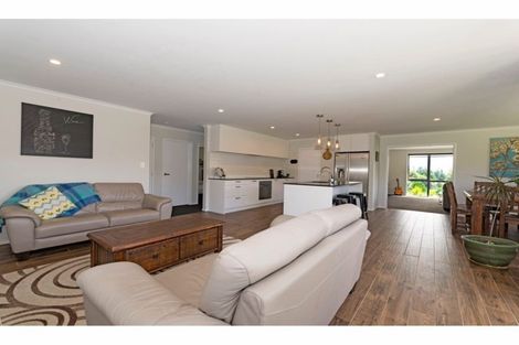 Photo of property in 63b Manuka Grove, Helensville, 0875