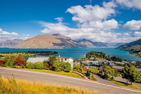 Photo of property in 2 Manchester Place, Queenstown, 9300