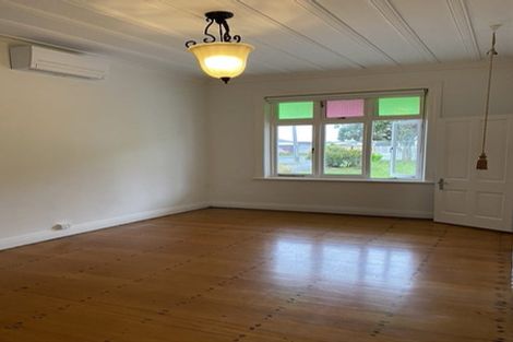 Photo of property in 27 Islington Avenue, New Lynn, Auckland, 0600