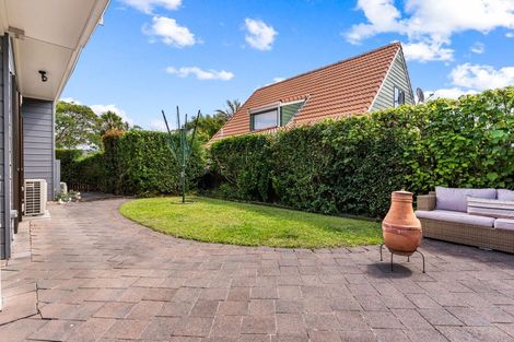 Photo of property in 2/13 Pinewood Grove, Botany Downs, Auckland, 2010
