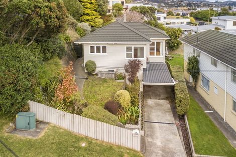Photo of property in 4 Mana View Road, Paremata, Porirua, 5026