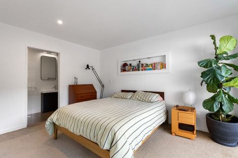 Photo of property in 9 Tiketike Way, Brooklyn, Wellington, 6021