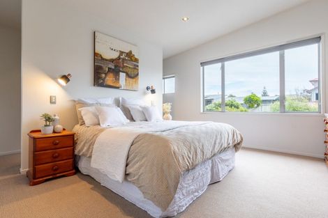 Photo of property in 8 Metzenthin Close, Raumati South, Paraparaumu, 5032
