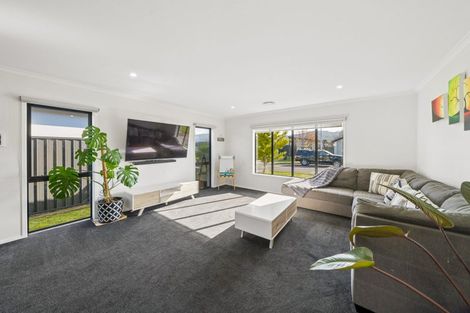 Photo of property in 17 Te Kaeaea Crescent, Wallaceville, Upper Hutt, 5018