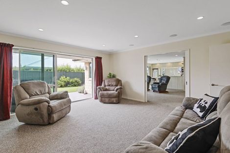 Photo of property in 55 Oakwood Drive, Rangiora, 7400