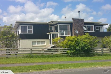 Photo of property in 488 Don Buck Road, Massey, Auckland, 0614