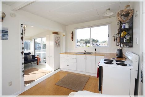 Photo of property in 31 Nelson Street, Foxton Beach, Foxton, 4815