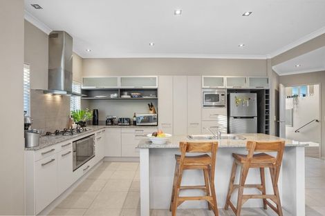 Photo of property in 5 Chateau Rise, Flat Bush, Auckland, 2016