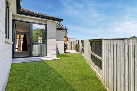 Photo of property in 310a Lakes Boulevard, Pyes Pa, Tauranga, 3112