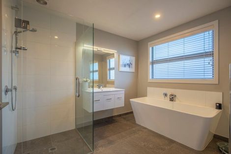 Photo of property in 36 Minaret Ridge, Wanaka, 9305