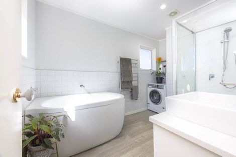 Photo of property in 2/12 Parker Avenue, New Lynn, Auckland, 0600