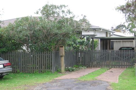 Photo of property in 11a/2 Knox Road, Swanson, Auckland, 0612