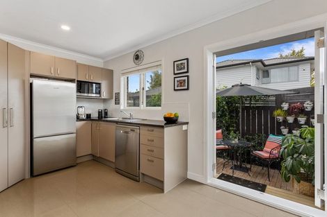Photo of property in 22 Kervil Avenue, Te Atatu Peninsula, Auckland, 0610