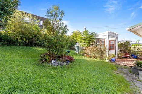 Photo of property in 2/4 Ross Avenue, Glenfield, Auckland, 0629